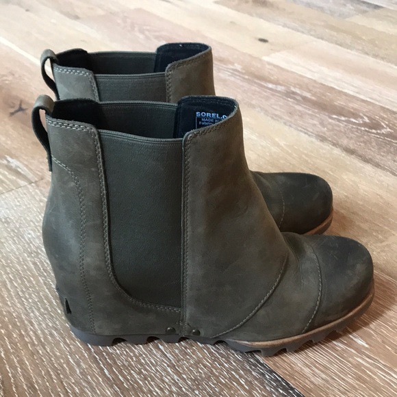 Sorel Shoes - EUC Sorel Lea Wedge Boots in Peatmoss